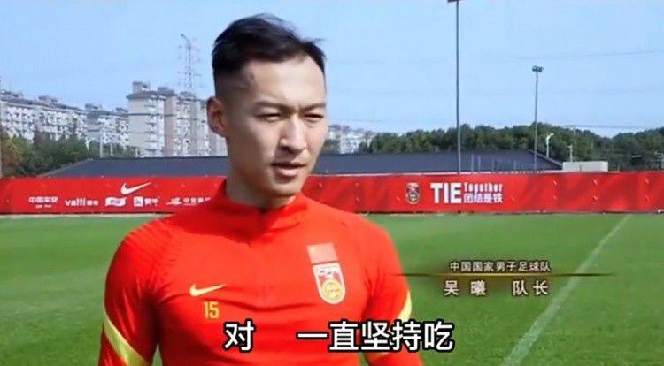 电影《至暗时刻》中奉行绥靖政策的英国首相张伯伦按下战争响应键的人，需要拥有统观全局的智慧，需要具备坚持到底的决心，需要虽千万人吾往矣的胆色，还要有信心和勇气承担做抉择的责任。